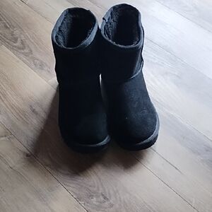 Time and Tru Women's Black Winter Boots